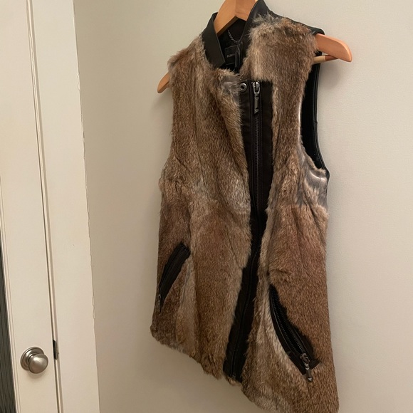 BCBGMaxAzria asymmetrical vest with genuine fur and leather - women’s Small - Picture 5 of 7